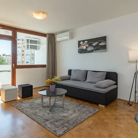 Maestral Apartamento